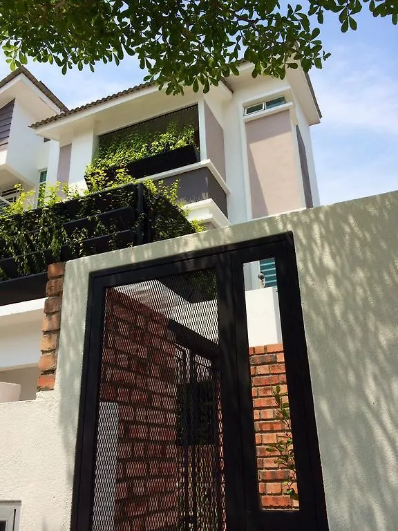 Rimba Mac Villa Melaka Retreat Guesthouse contacts